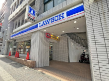徒歩2分のローソン 