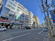 新陽ビル前面の早稲田