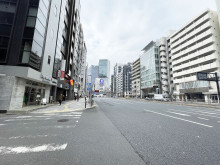 郁文堂青山通りビル前