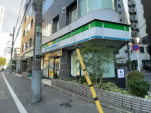 徒歩1分のファミリーマート 芝四丁目店