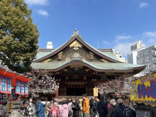 目の前の湯島天満宮