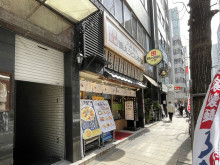 隣にある鶴丸饂飩本舗