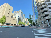 ビル前の日本橋芝浦大