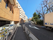 宝生ビル前面の通り