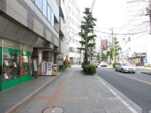 横浜O.Tビル前面の