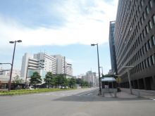 紙与天神ビル前面の渡