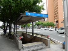 最寄りの「伏見駅」