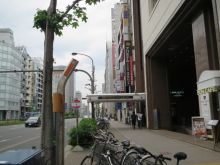 オフィス近隣のバス停