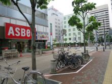 ナディアパーク ビジネスセンタービル前面の伊勢町通