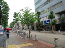 周辺には飲食円が豊富