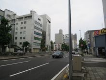 朝日生命千種AMビル前面の錦通り