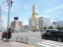 上野ビル前面の渡辺通