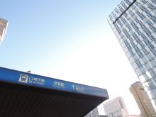 最寄りの「伏見駅」