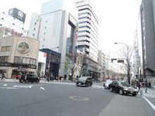 コスモ栄ビル前面の大津通