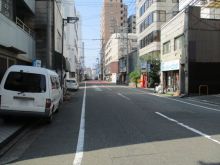 初瀬屋福岡ビル前面の西町筋