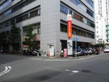2軒隣の西日本シティ銀行 博多駅東支店