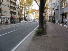 P&R赤坂ビル前面の歩道