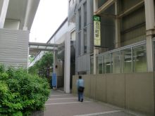 徒歩圏内の「石川町駅」