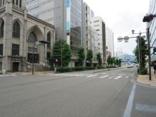 関内董友ビル前面の通