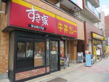 付近には飲食店が豊富