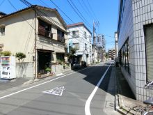 オフィスビル前面の通