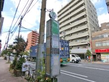 向かいのバス停「本所四丁目」